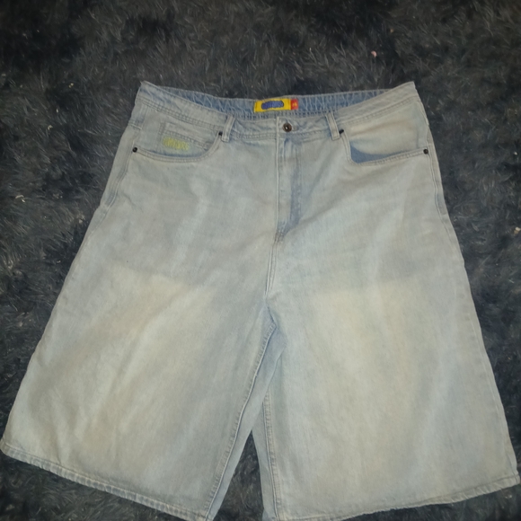 Men's Stylish Light Blue Denim Shorts - Picture 1 of 3